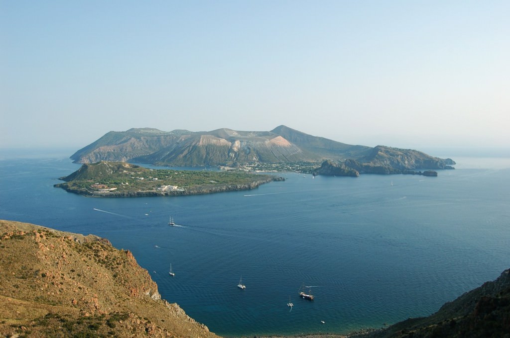 Rischio chiusura per 15 alberghi di Lipari