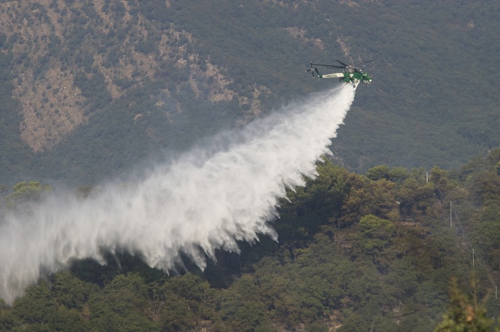 Ennesimo vasto incendio, a fuoco decine di ettari di macchia mediterranea: non si esclude il dolo
