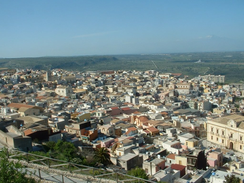 Butta il letto per vendicarsi del tradimento della moglie