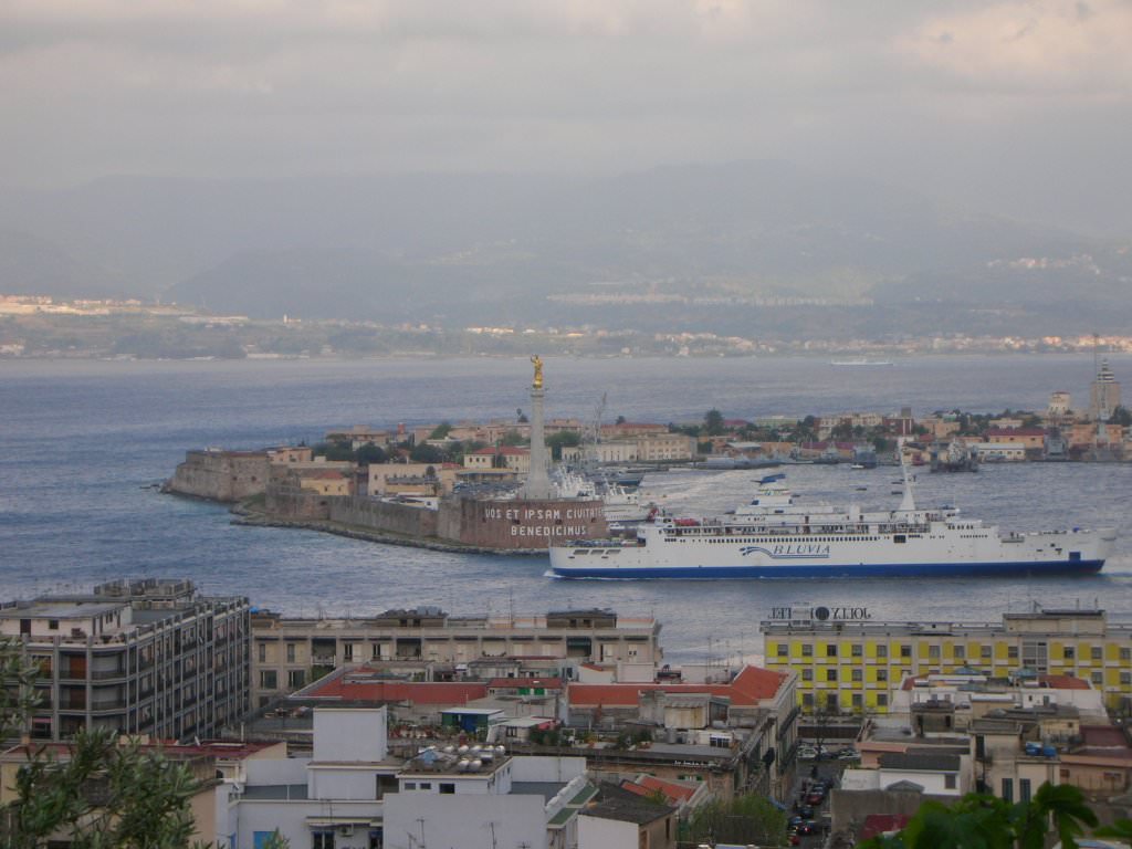 I 100 passi delle scuole di Messina