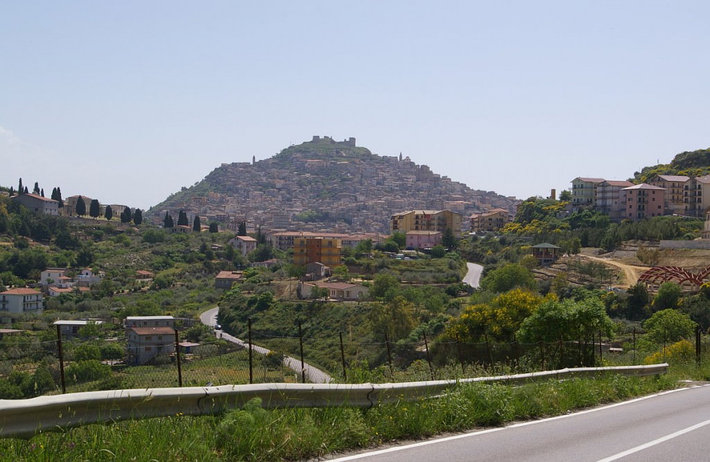 Agira: trovata una tomba pre-greca in un cantiere