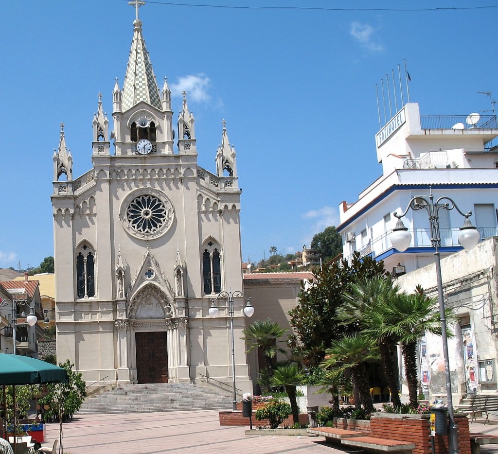 Furci Siculo, decorata la scalinata della stazione