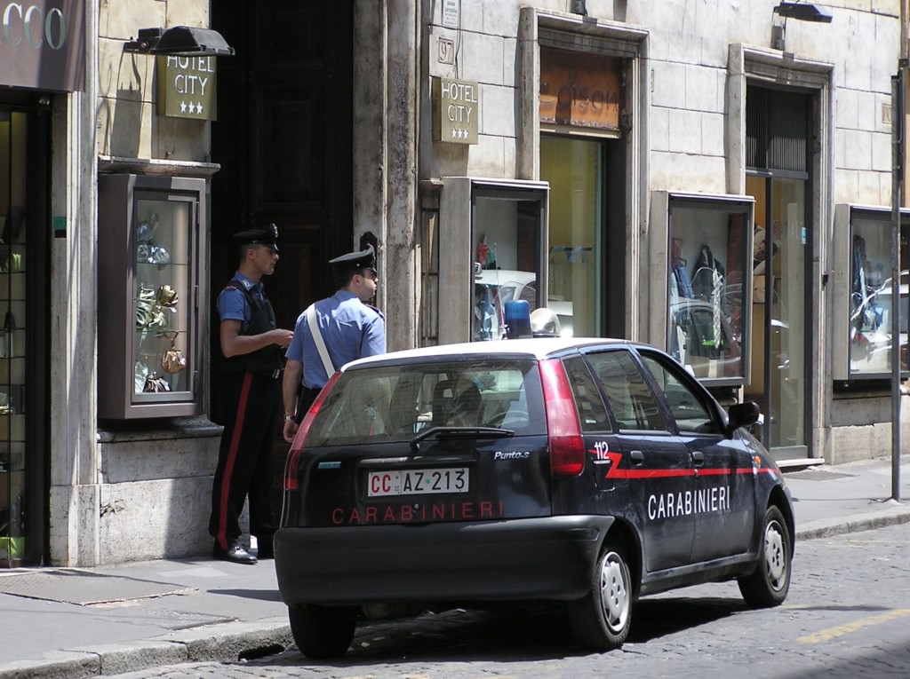 Aci Catena, calci e pugni alla convivente: bulgaro arrestato