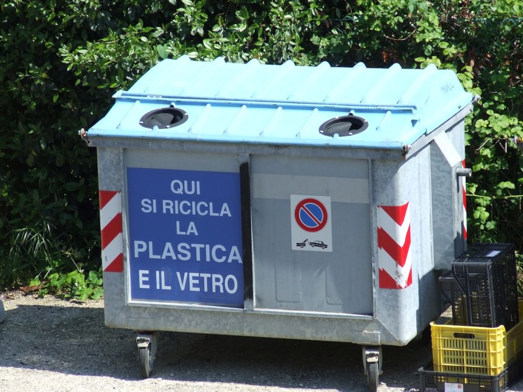 Ora ci sono pure i ladri di plastica: che business!