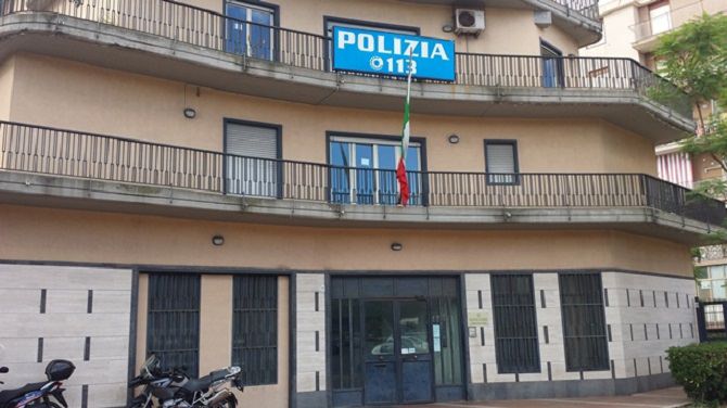 Beccato latitante mentre saluta moglie e figli