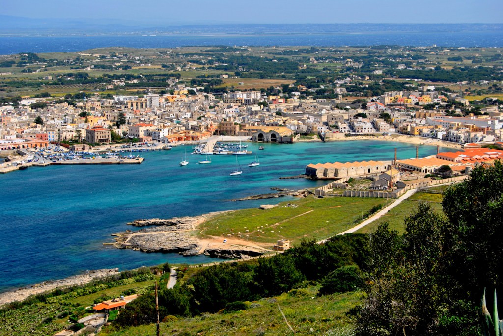A Cava Sant’Anna scultura internazionale “La pietra di Favignana”