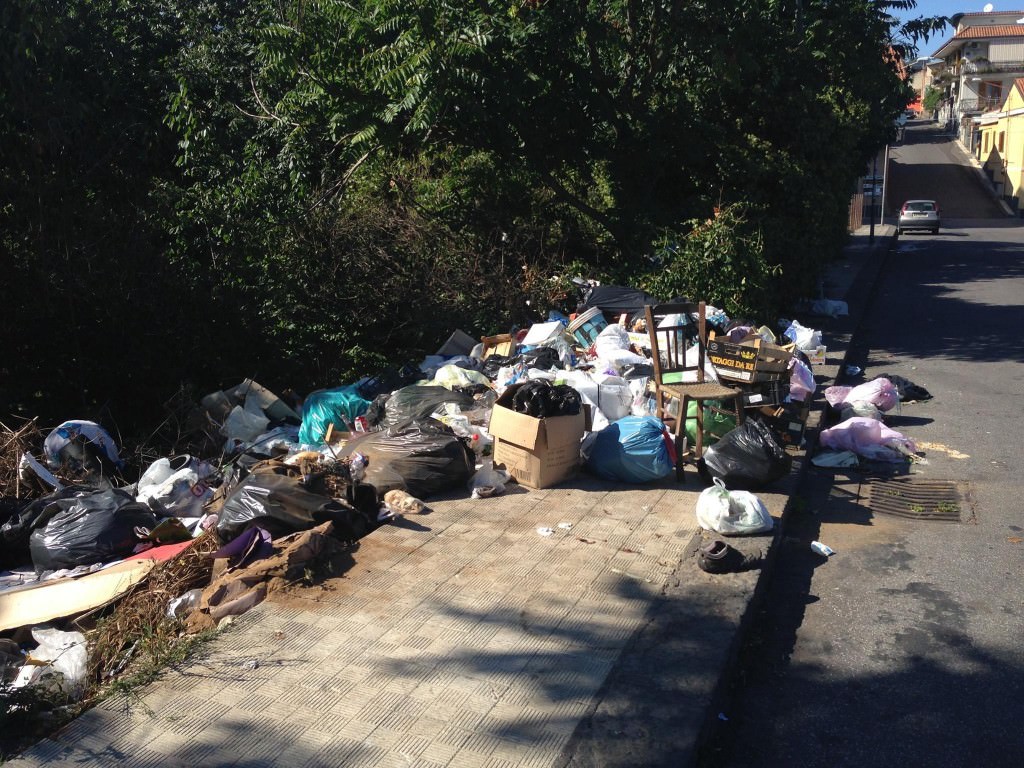 Inciviltà a Macchia di Giarre: la denuncia di un cittadino