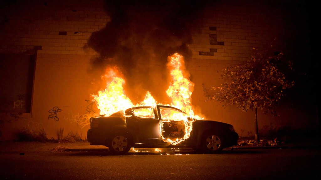 Messina, incendiate le auto di due professoresse