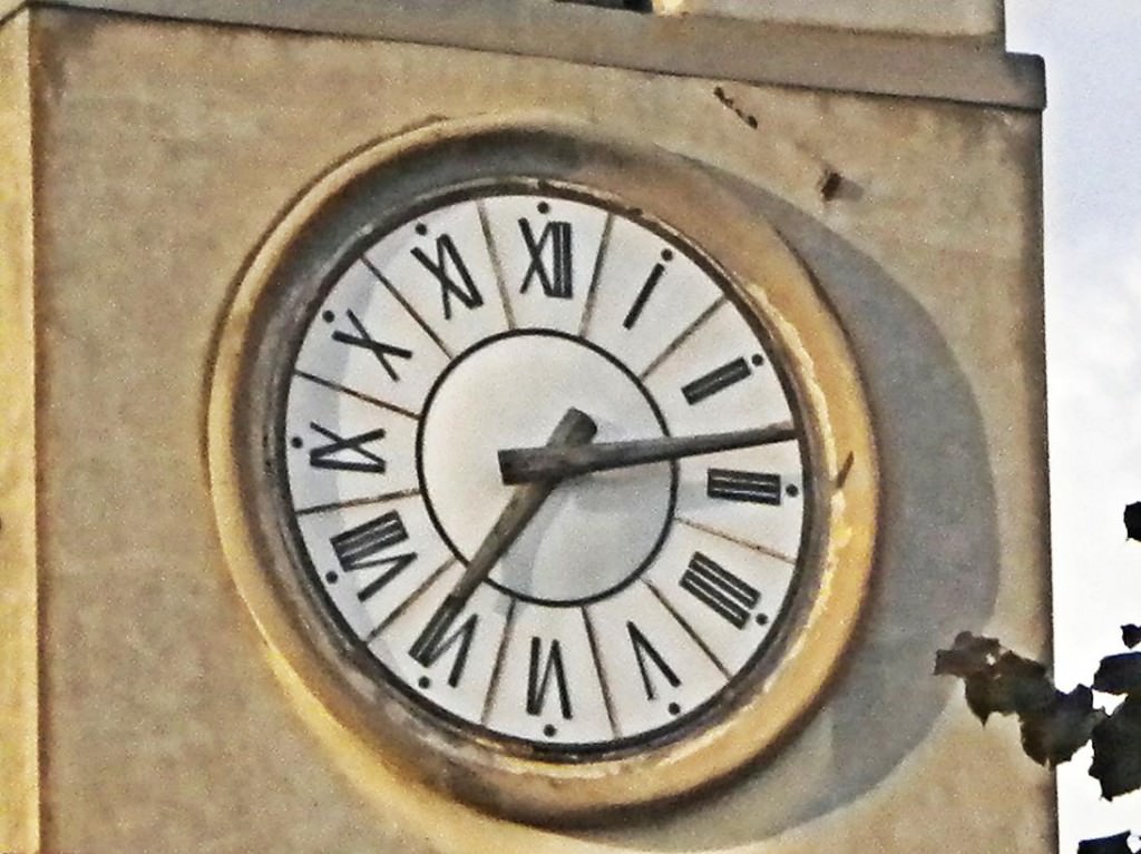 Orologio della chiesa “zittito” grazie a Facebook