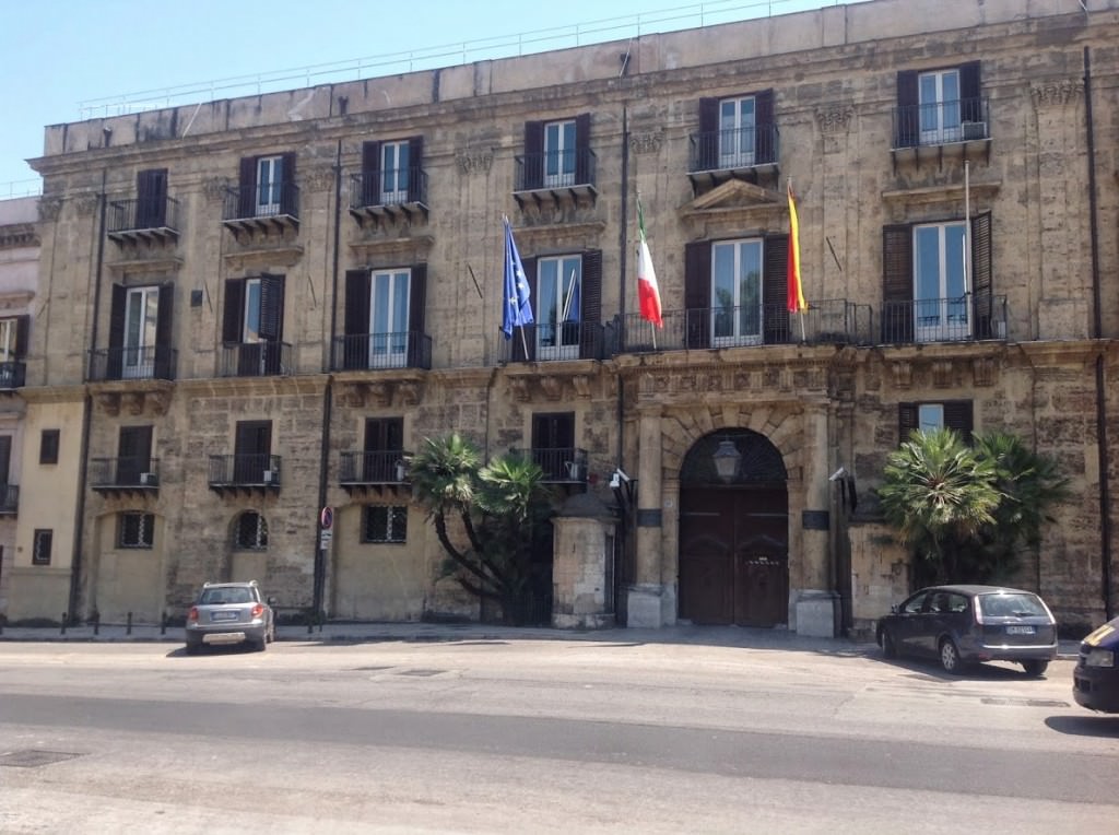 Regione Siciliana, stabiliti premi di rendimento per i dipendenti