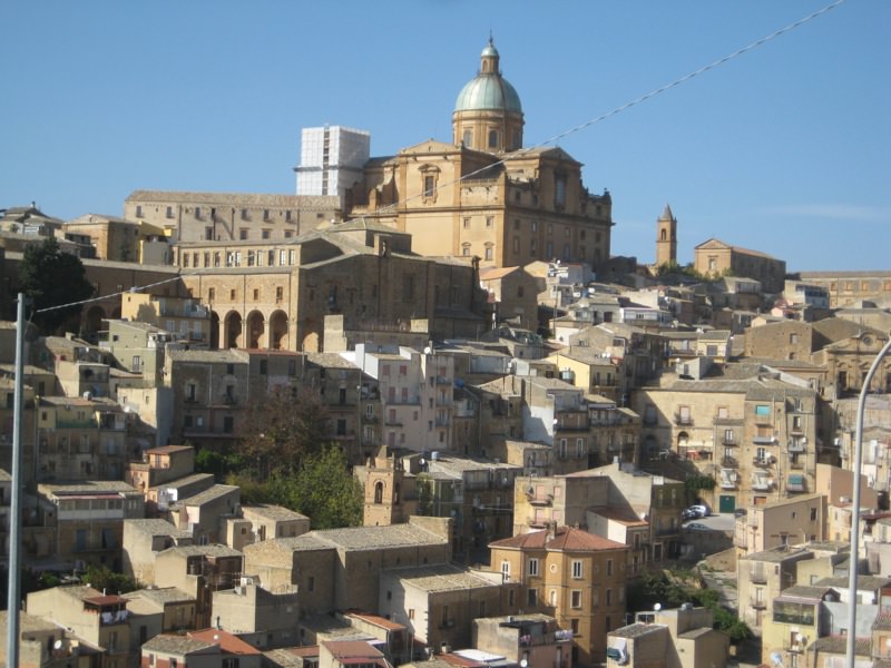 Piazza Armerina e Niscemi “traslocano” a Catania