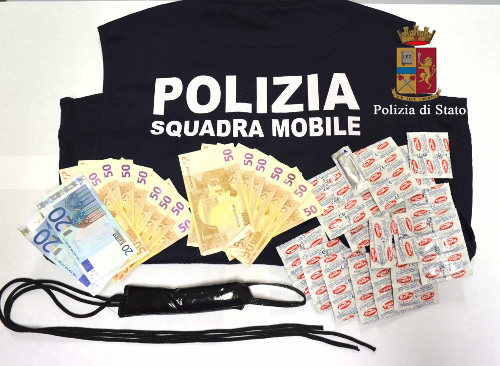 Sequestrata casa a “luci rosse” in centro città