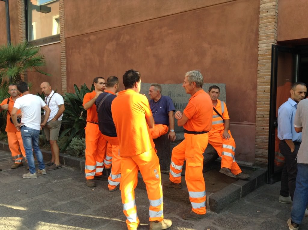 Pubbliservizi, lavoratori organizzano sit-in: “Condizioni peggiorate”