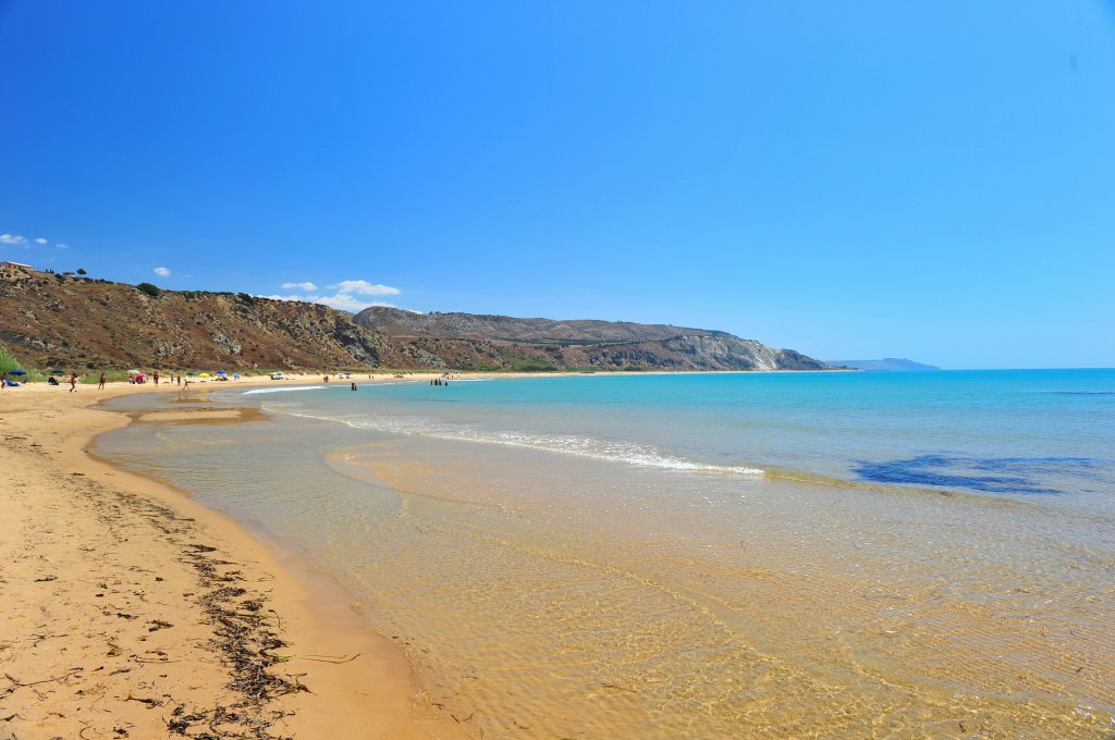 Trovato un piede in spiaggia