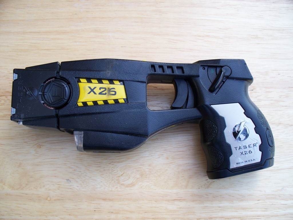 Primo ok per la pistola elettrica alla polizia di Stato