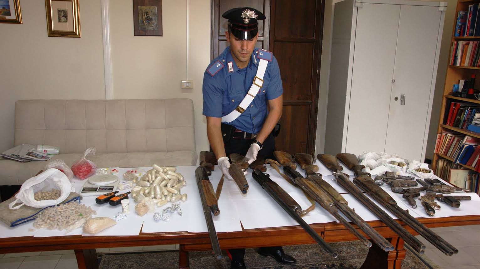 Catania, a Librino i carabinieri sequestrano un arsenale nel “fortino” della droga
