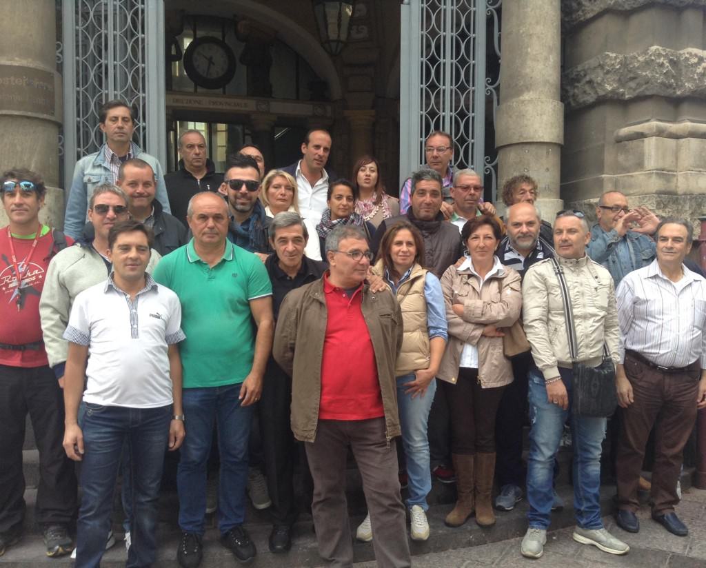 Catania, i 42 portalettere Palma: “Renzi, il lavoro a Poste c’è, facci lavorare quì”