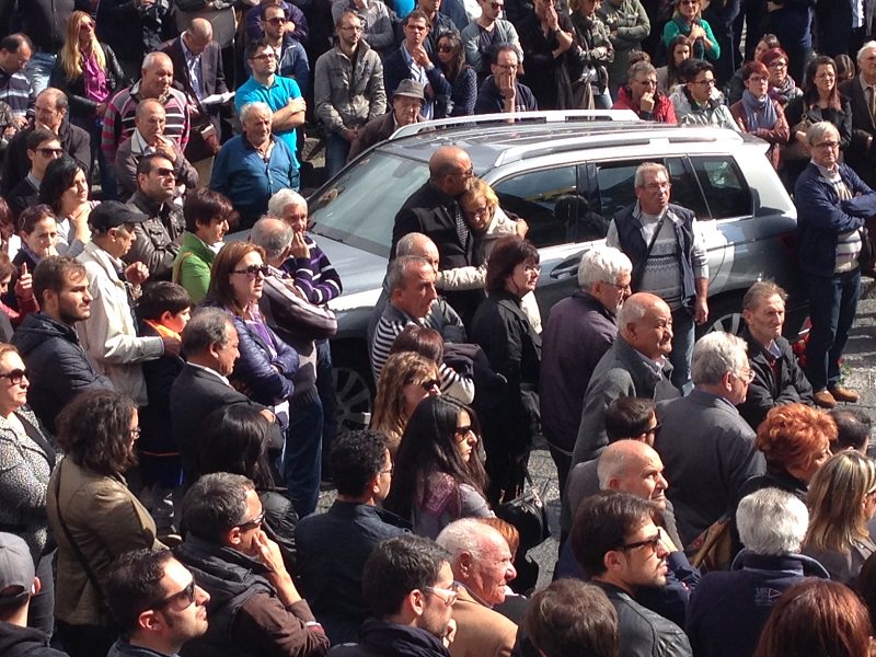 Belpasso, folla commossa ai funerali di Veronica