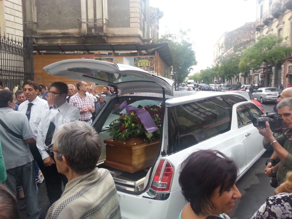 Catania, celebrato il funerale di Salvatore La Fata. Assenti le istituzioni