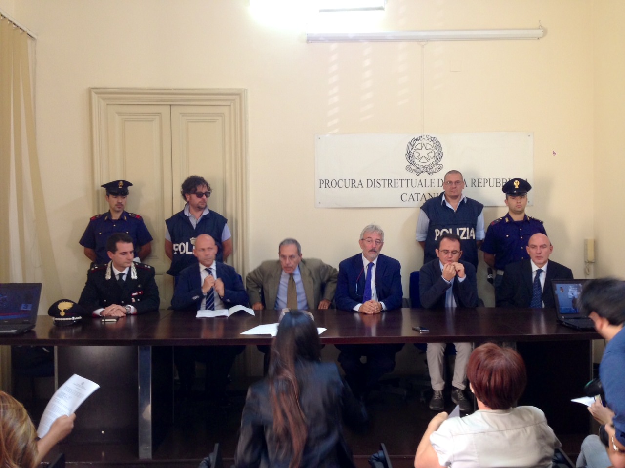 Catania, arrestate sei persone, uno è ricercato. Sventati due omicidi