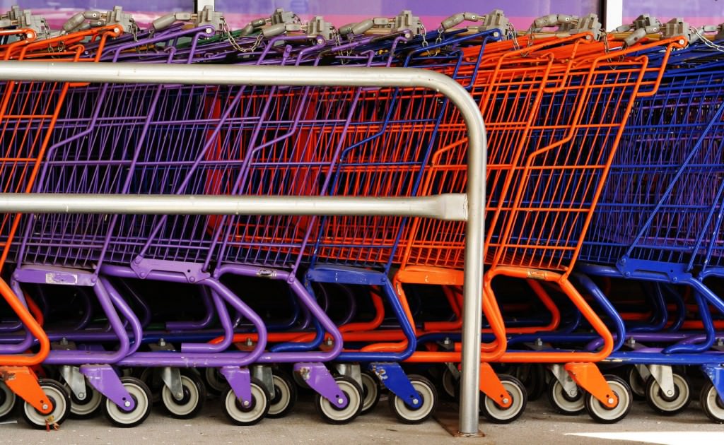 Covid Sicilia, allarme focolai nei supermercati. Intere famiglie ricoverate, tutta colpa dei carrelli