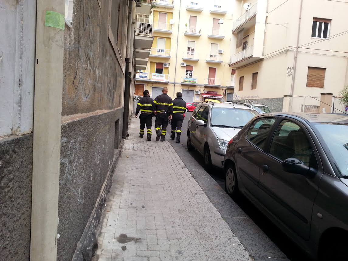 Stufa in corto circuito, divampa incendio in abitazione a Palermo: due feriti