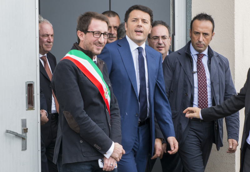 Visita storica di Renzi a Belpasso: ammirazione del Premier per i torroncini