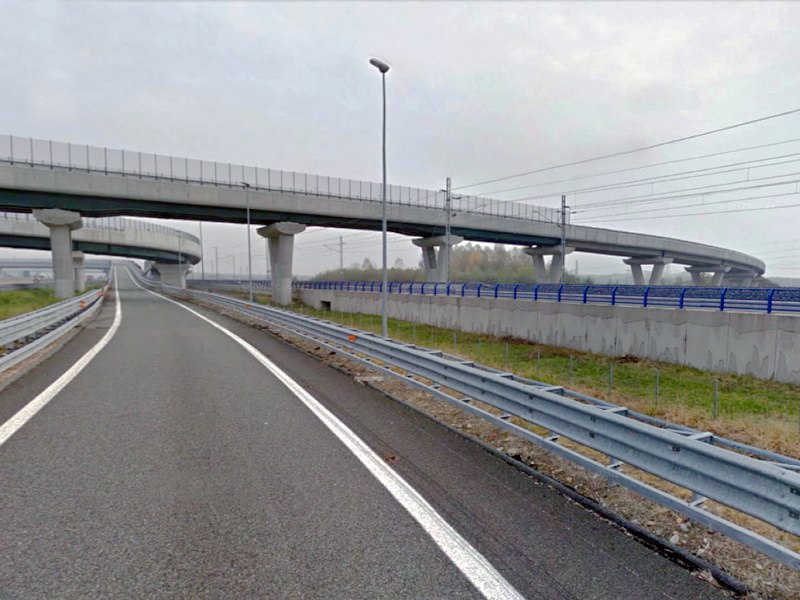 Uomo minaccia di gettarsi da viadotto: intervengono i carabinieri