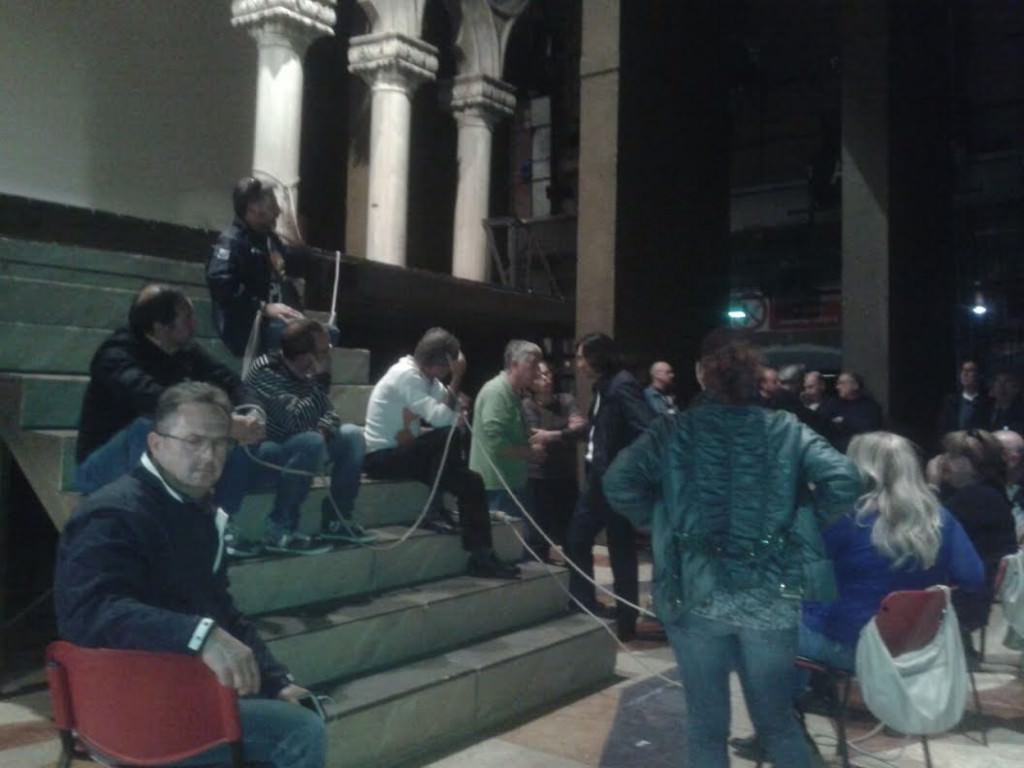 Catania, precari: “Presi in giro, occupiamo il Bellini”. Salta la replica