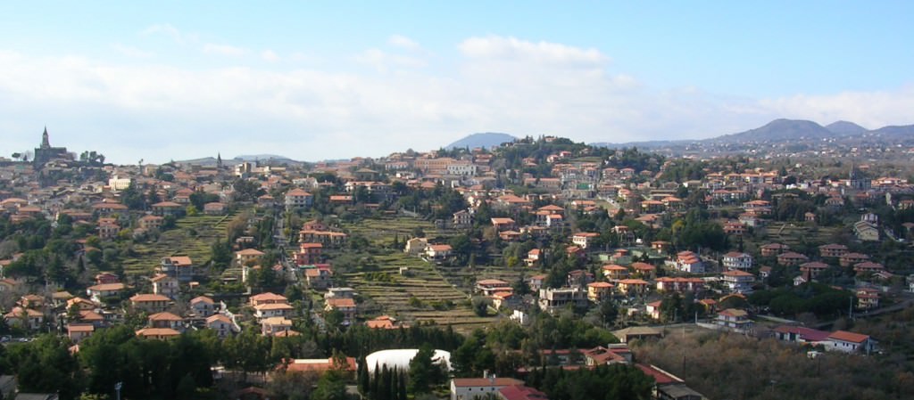 Trecastagni: aggrediscono rivale in amore. 18enne arrestato