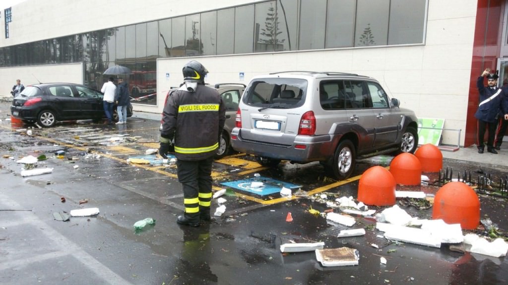 A chi spetta risarcire i danni della tromba d’aria a Catania?
