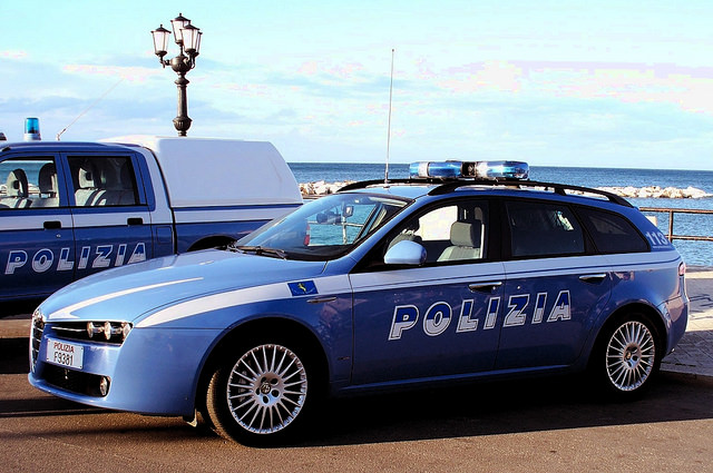 Catania: auto in riparazione e poliziotti “a piedi”