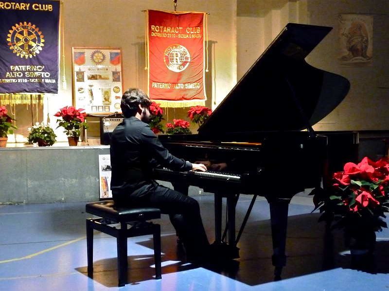 Il pianista Lavenia ha fatto tappa a Paternò per il I Concerto dell’Immacolata
