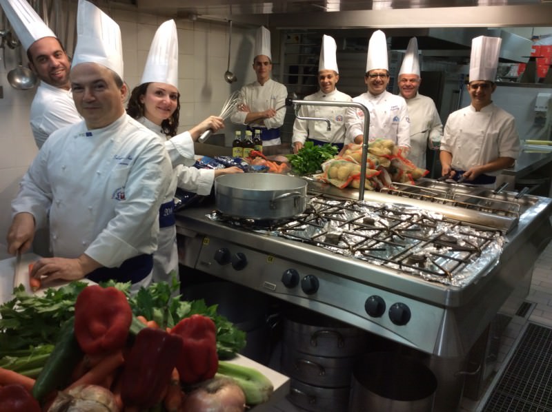 Catania, chef già in cucina per il pranzo di Natale della Caritas