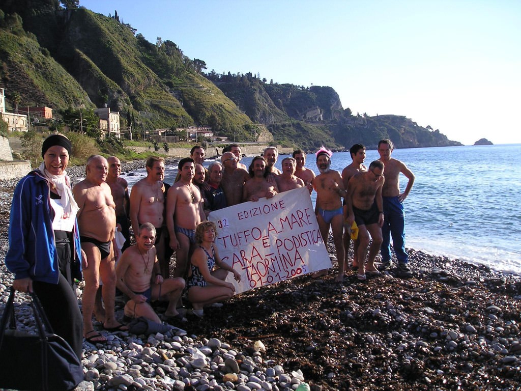 Taormina, tuffo a mare e le imprese da leggenda di Chico Scimone