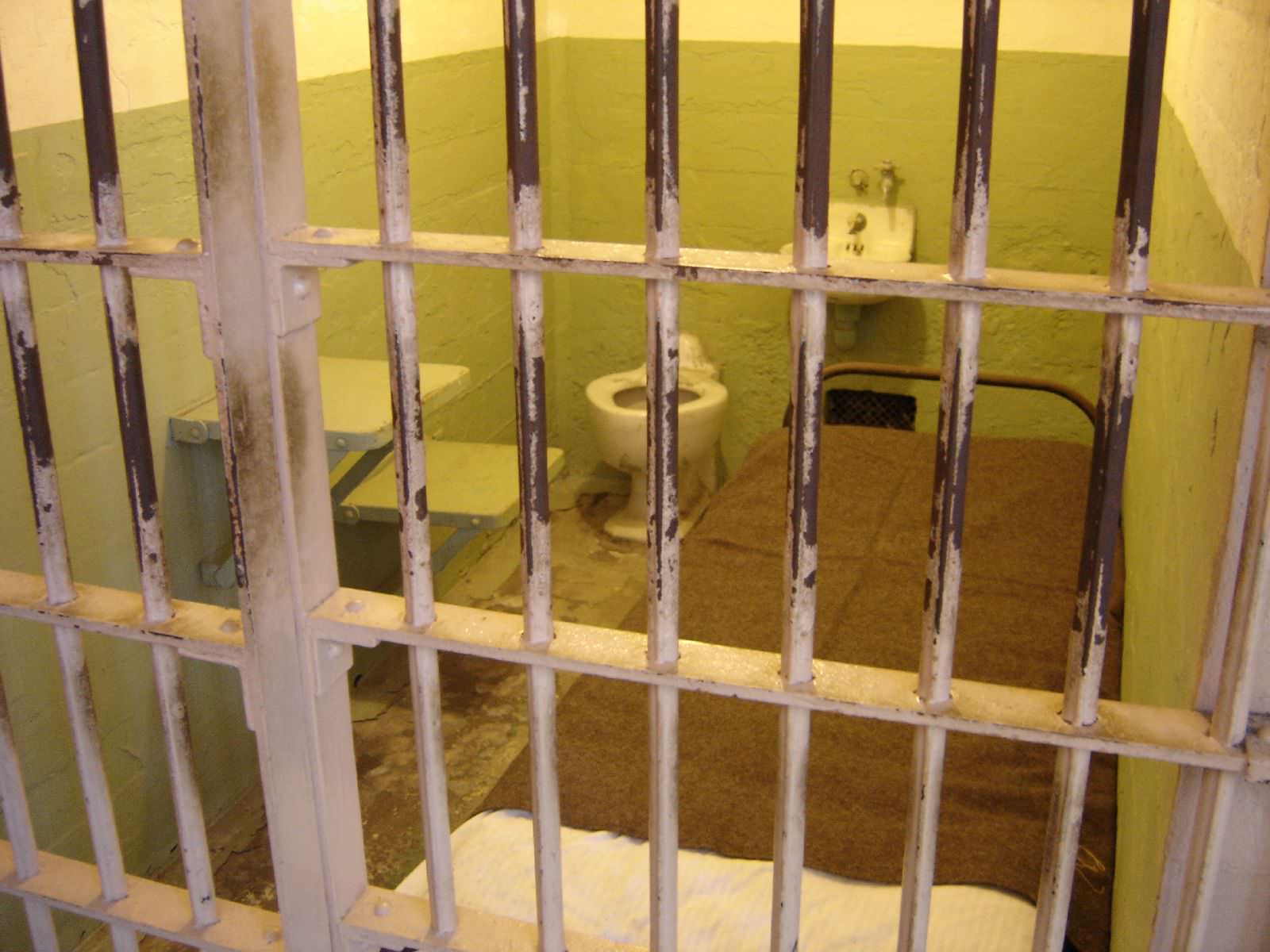 Messina: in carcere girano “pizzini”, indagati agenti penitenziari
