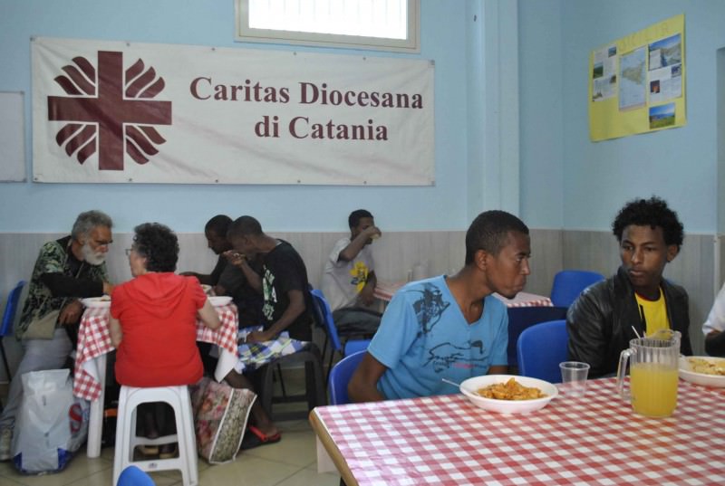 Catania, giovedì alle 13 il pranzo di Natale offerto ai poveri dalla Caritas