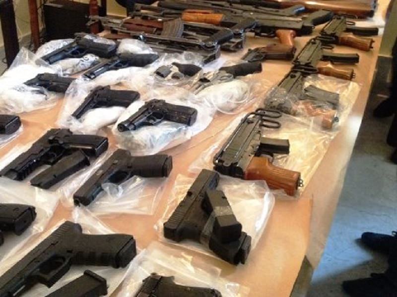 Catania: nascondevano un arsenale, 6 arresti Catania: nascondevano un arsenale, 6 arresti