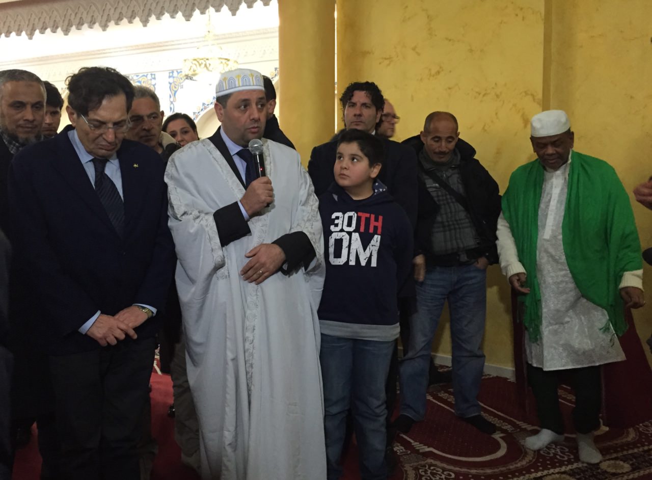 Crocetta in preghiera alla moschea di Catania