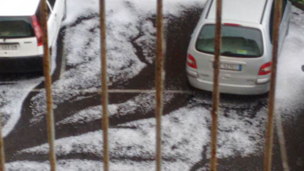 Grandine e alberi spezzati. In Sicilia forti piogge nel weekend. A Catania aeroporto chiuso. GUARDA IL VIDEO