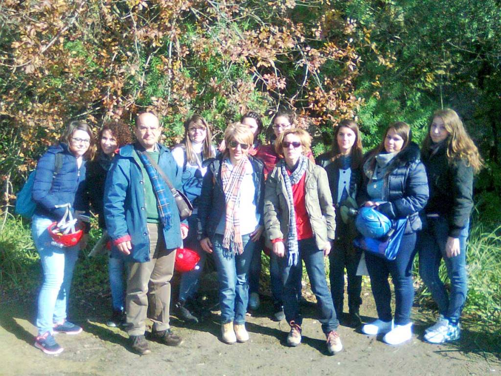 San Gregorio, studenti alla ricerca di piante aromatiche