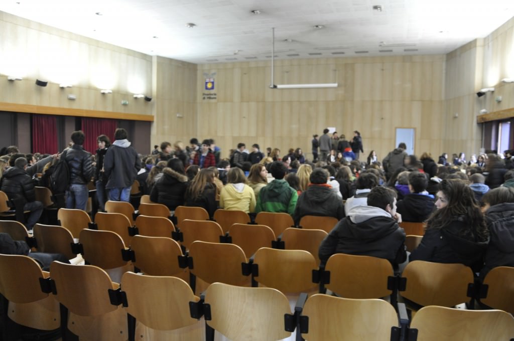A Palermo rubati 20 portatili nel liceo scientifico “V. Fardella”