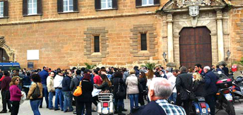 Norma sugli ex Pip: protesta davanti Palazzo dei Normanni