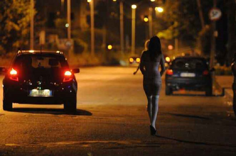 Catania, la prostituta rifiuta la prestazione e lui la rapina
