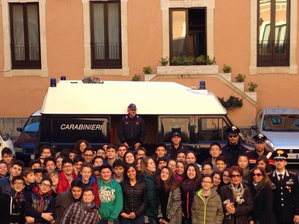 Catania, studenti di Misterbianco in visita al comando dei carabinieri