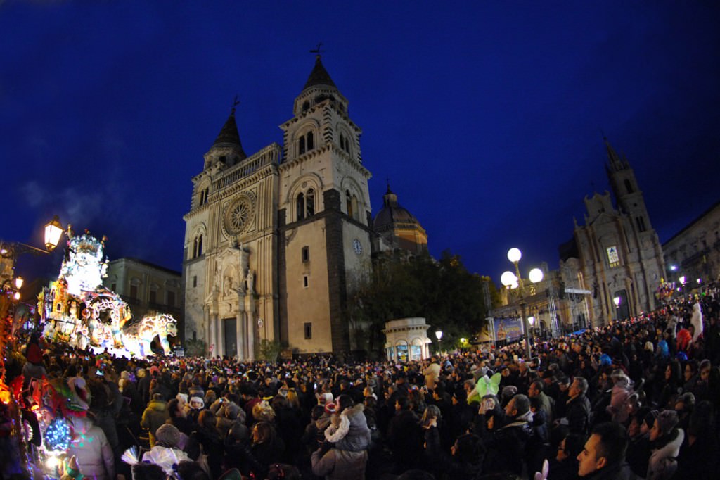 Altra giornata superlativa ad Acireale. E il Carnevale continua