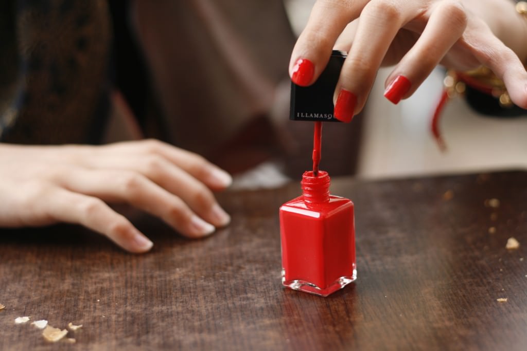 Nail art natalizie: tendenze e idee per quest’anno
