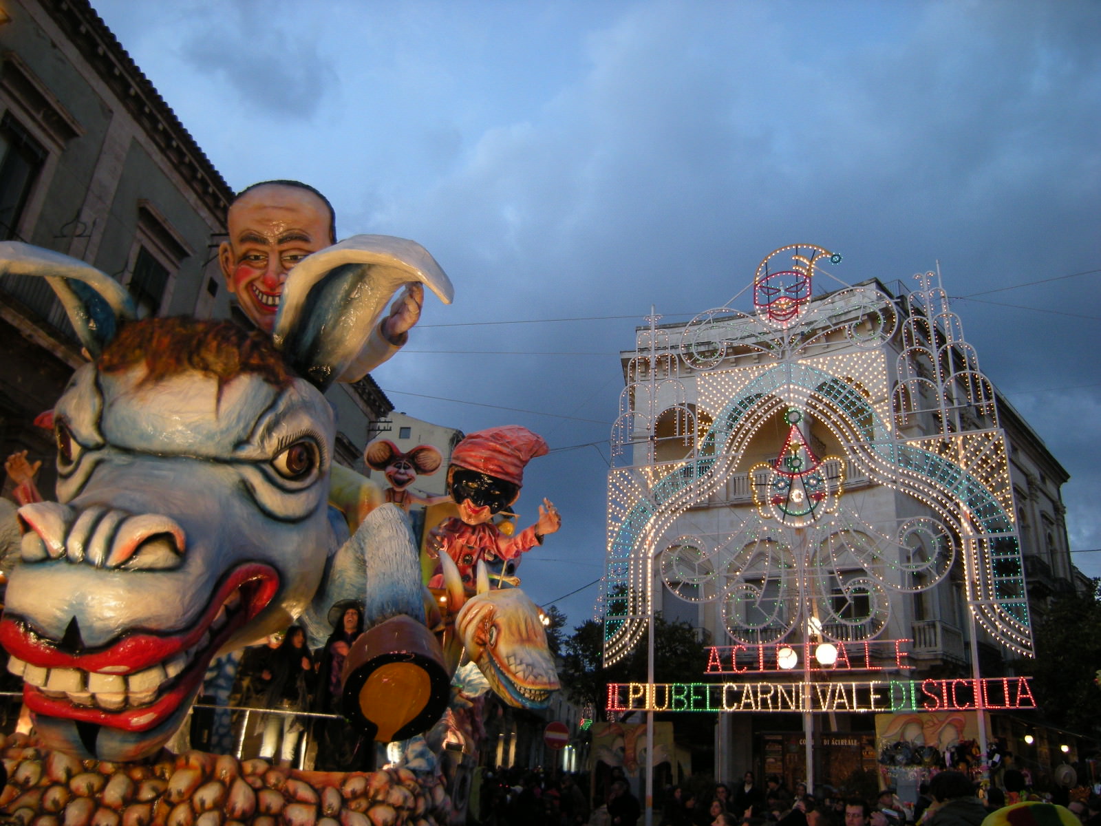 Tra musica e maschere, continua lo spettacolo del Carnevale di Acireale