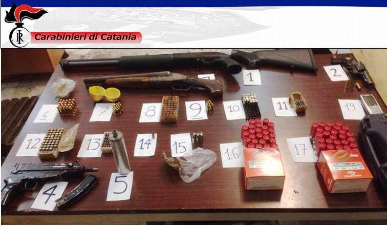 Catania, arsenale nell’auto di una 70enne di San Cristoforo Catania, arsenale nell’auto di una 70enne di San Cristoforo