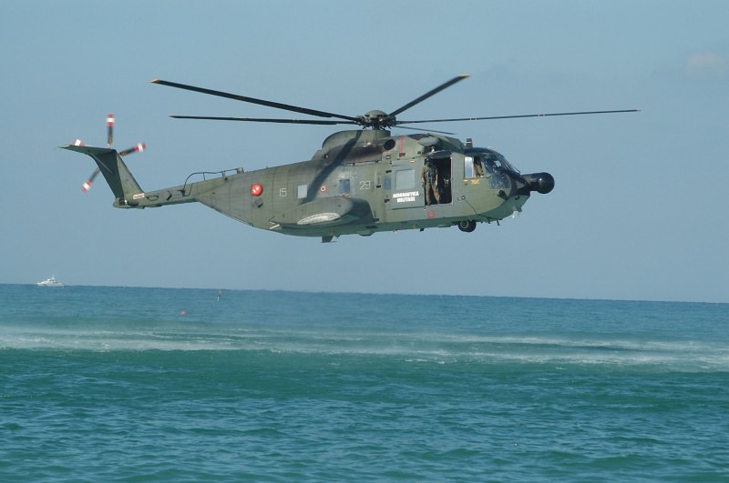 Elicottero dell’Aeronautica salva marittimo al largo di Lampedusa